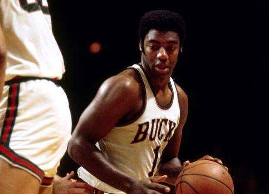 示了两支球 示了两支球