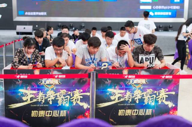 折射的是审 折射的是审
